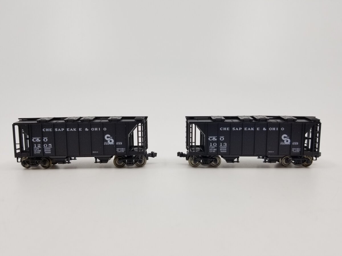 Kato 186-0104 N-Scale C&O ACF 70T 2-Bay Closed Side Covered Hopper #1205, #1013 LN/Box