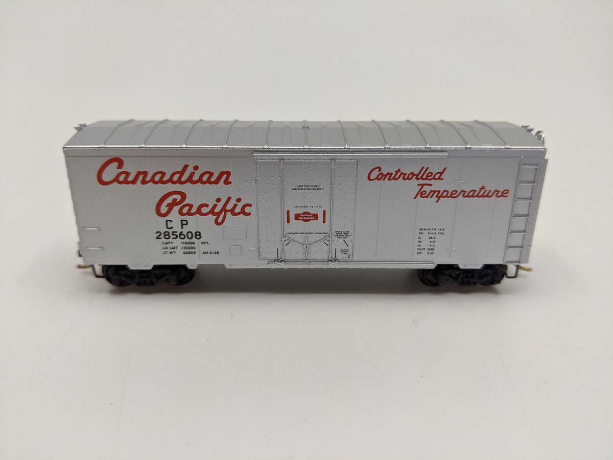 Micro-Trains 74040/1 N Canadian Pacific 40' Standard Plug Door Boxcar #285608