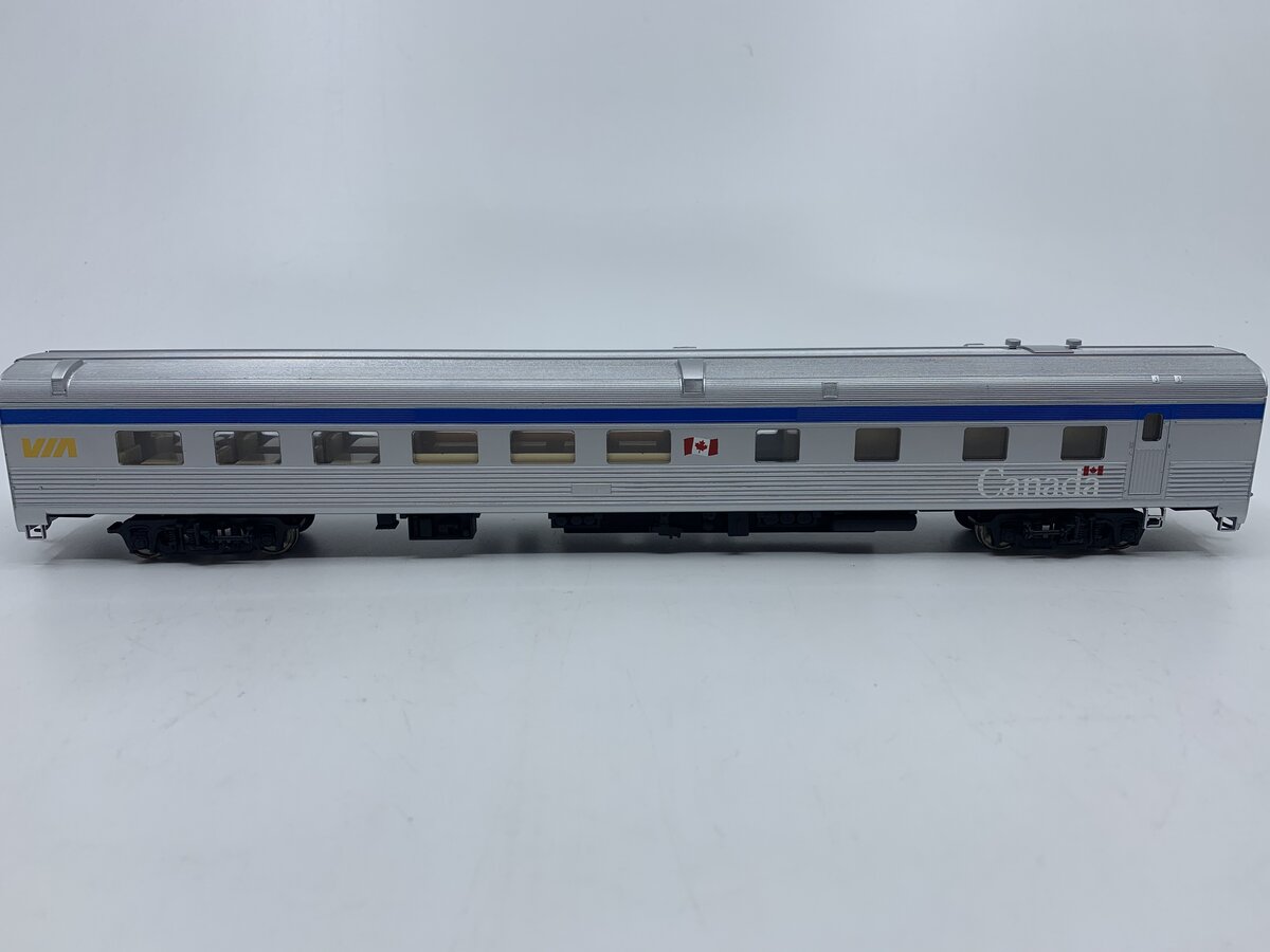 Walthers 932-16321 HO Scale 85' Budd Grill Diner Passenger Car LN/Box
