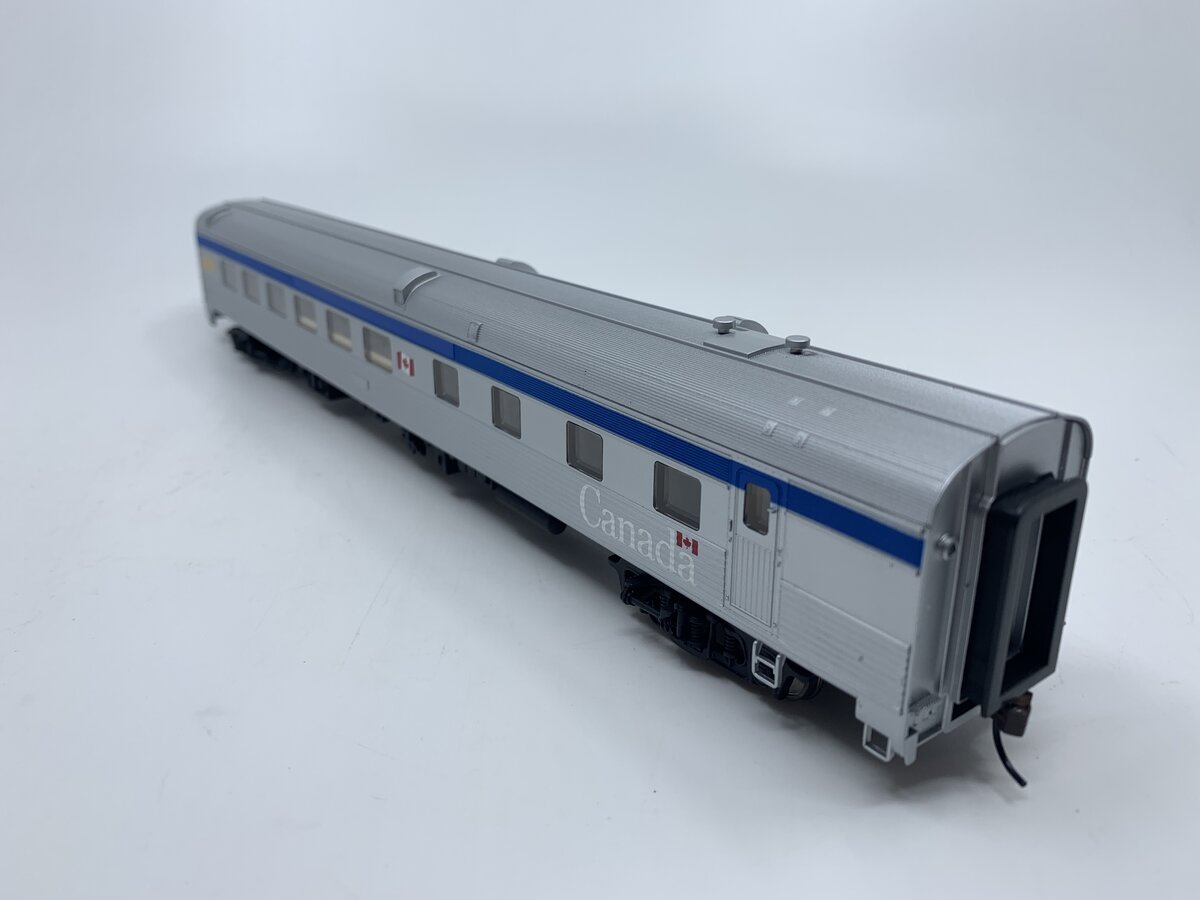 Walthers 932-16321 HO Scale 85' Budd Grill Diner Passenger Car LN/Box