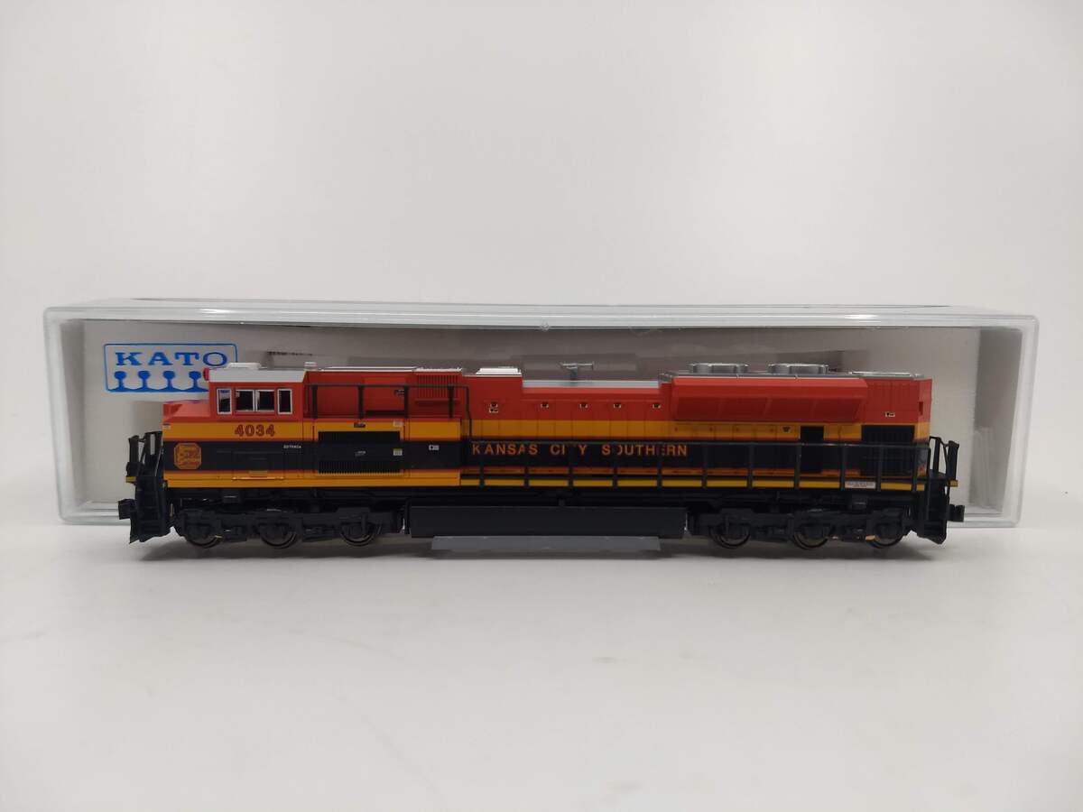 Kato 176-8431 N Scale KCS SD70ACe Diesel Locomotive #4034