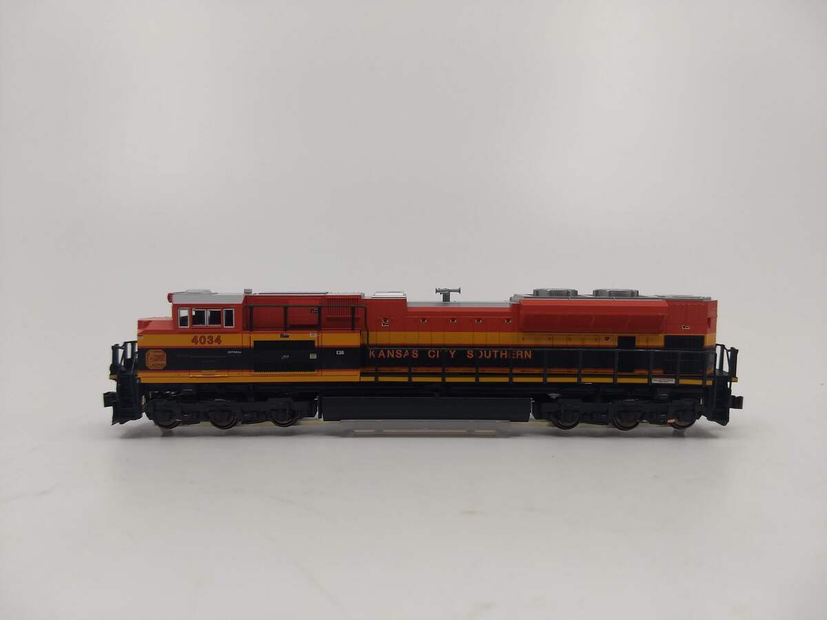 Kato 176-8431 N Scale KCS SD70ACe Diesel Locomotive #4034 – Trainz