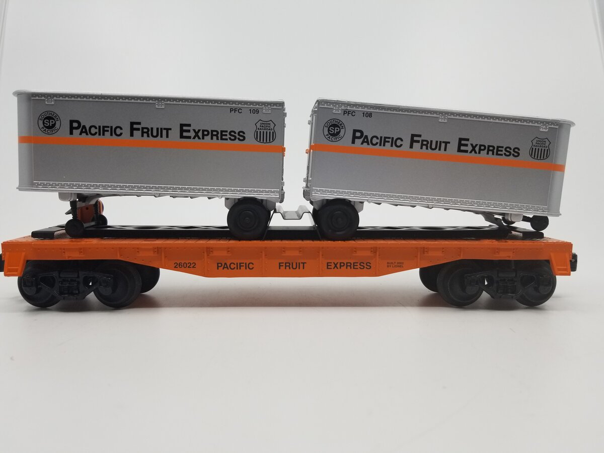 Lionel 6-26022 O Gauge Pacific Fruit Express Flatcar w/2 Trailers LN/Box