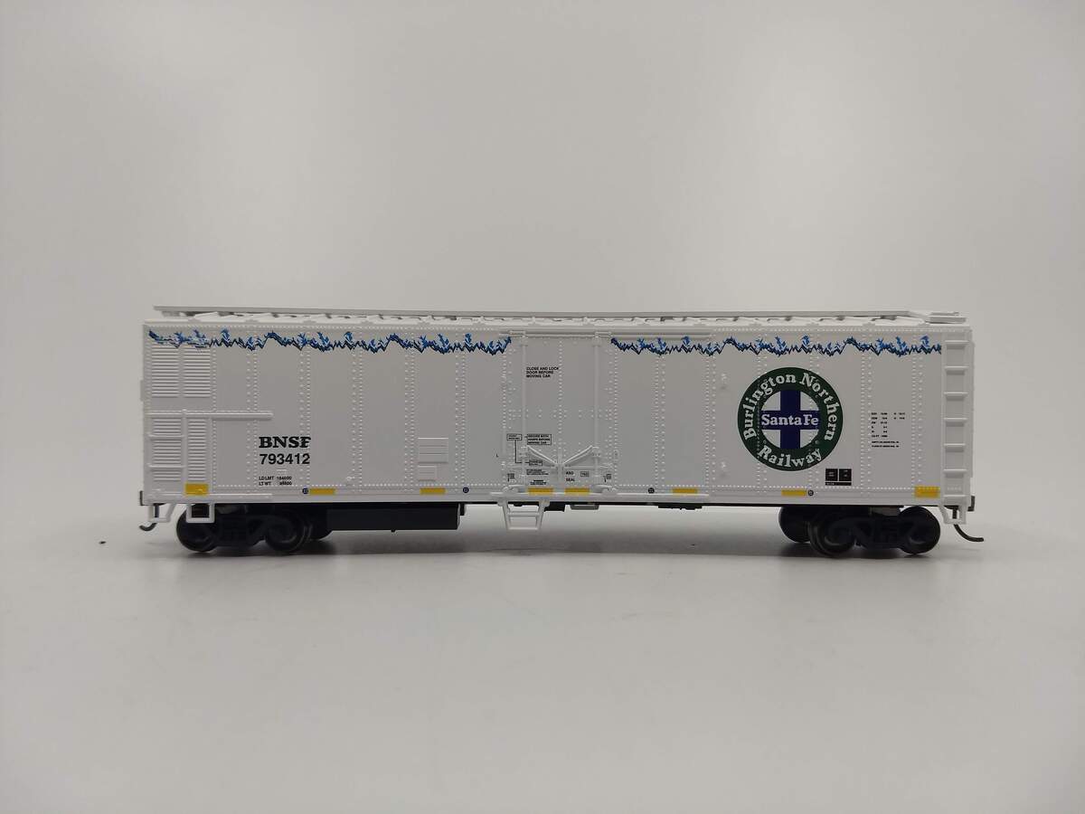 Roundhouse 72905 HO Burlington Northern Santa Fe 50' SS Mech. Reefer #793412