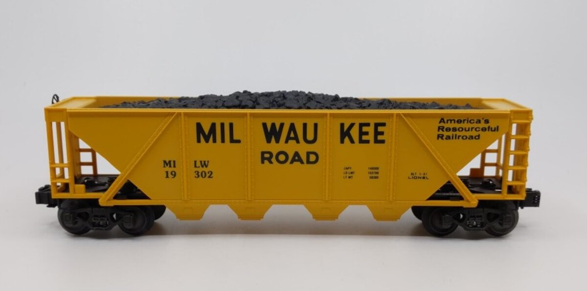 Lionel 6-19302 O Gauge Milwaukee Road Hopper #19302 with Coal Load NIB