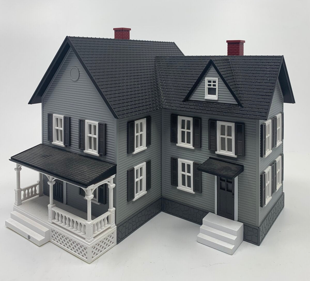 MTH 30-90054 O Gauge Farm House #6 - Gray w/Dark Gray Shutters