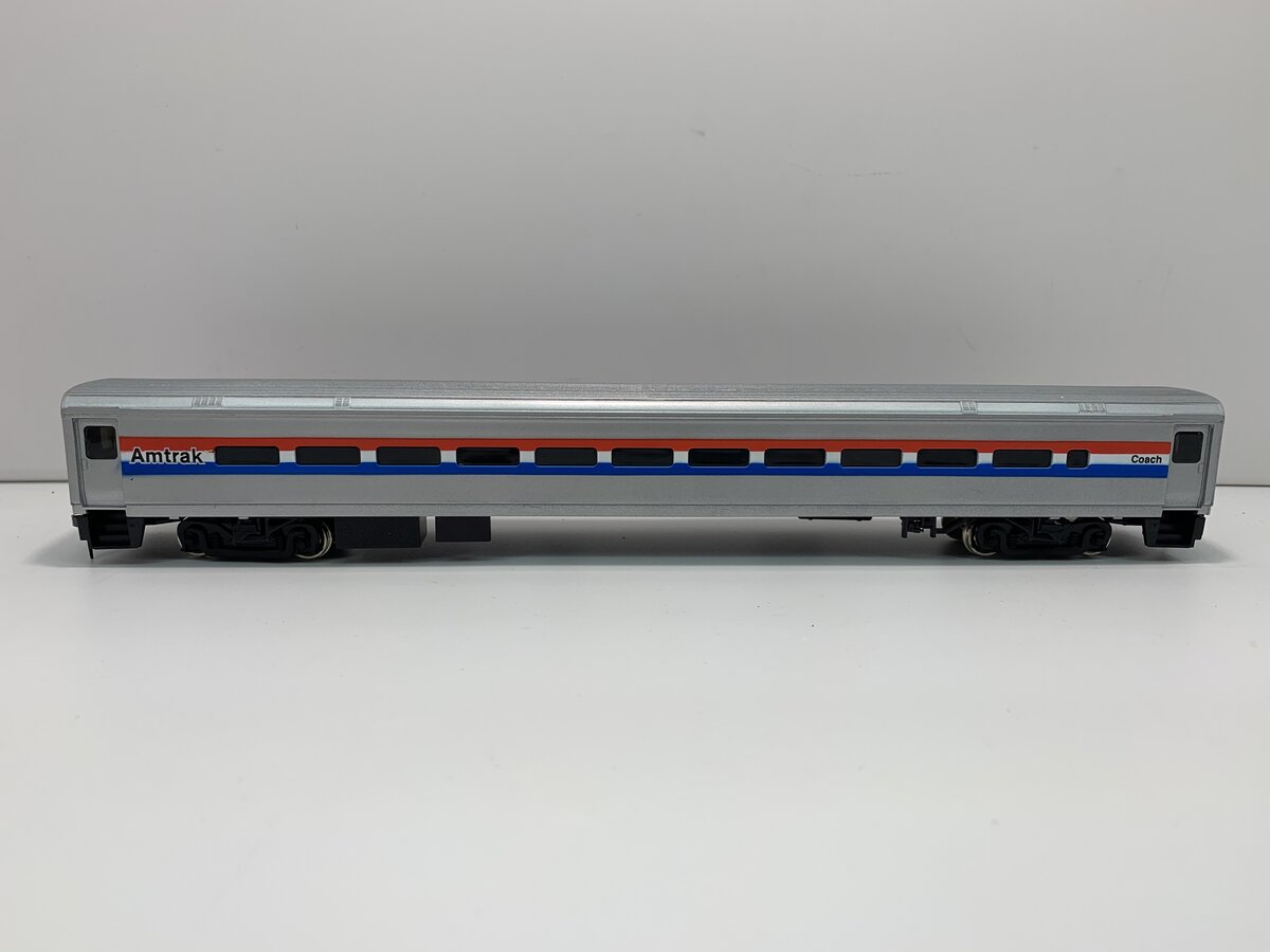 Walthers 932-6051 HO Scale Amtrak 85' Horizon Fleet Coach Car