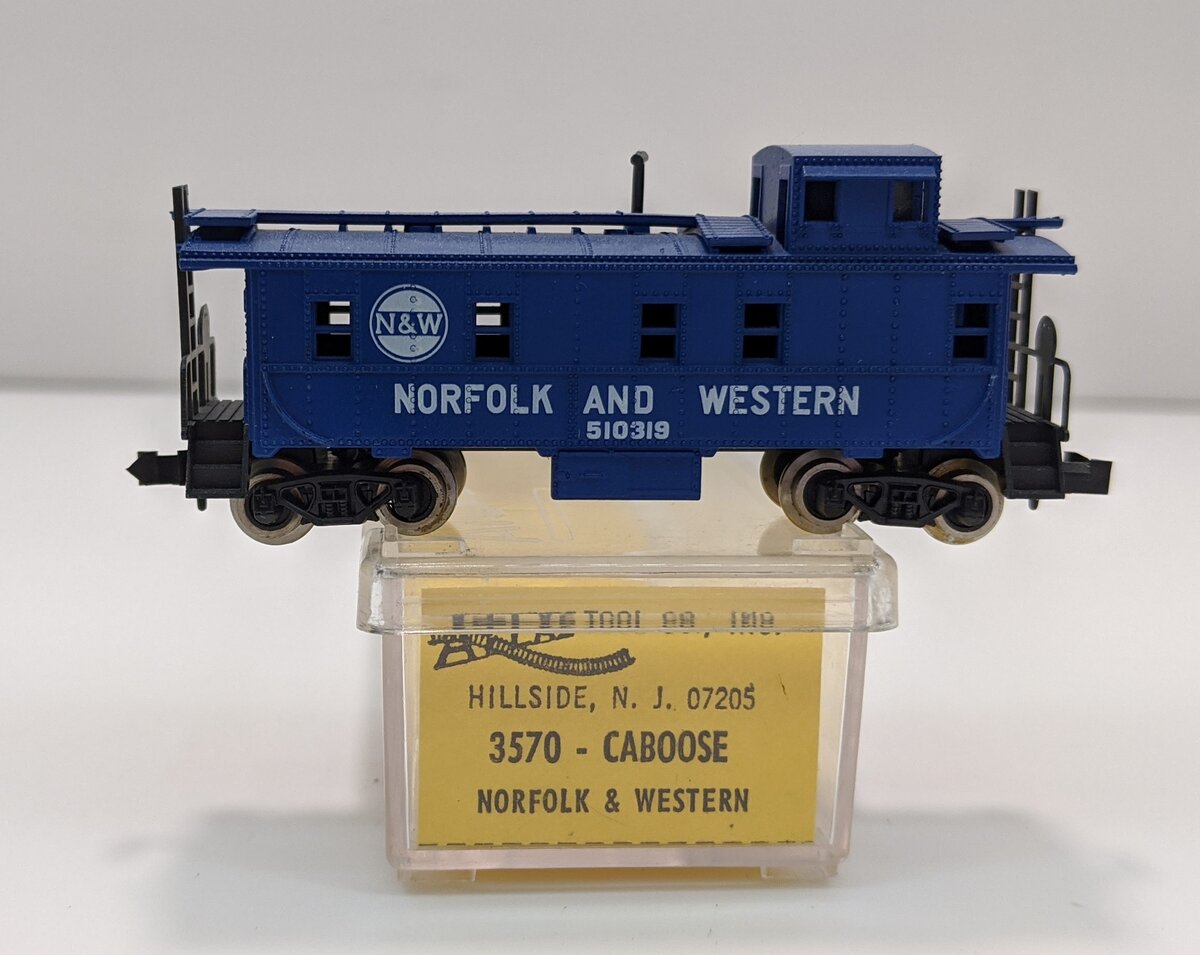 Atlas 3570 N Scale Norfolk & Western Cupola Caboose #510319