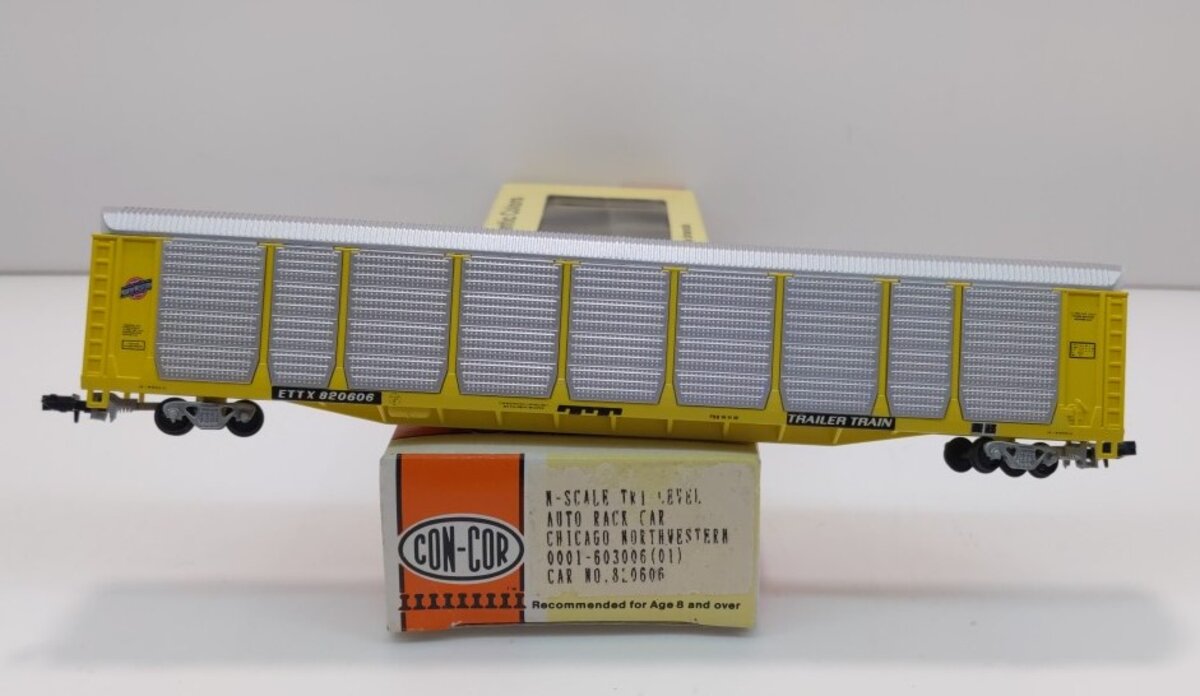 Con-Cor 001-603006 N Chicago Northwestern Tri Level Auto Rack Car # 820612