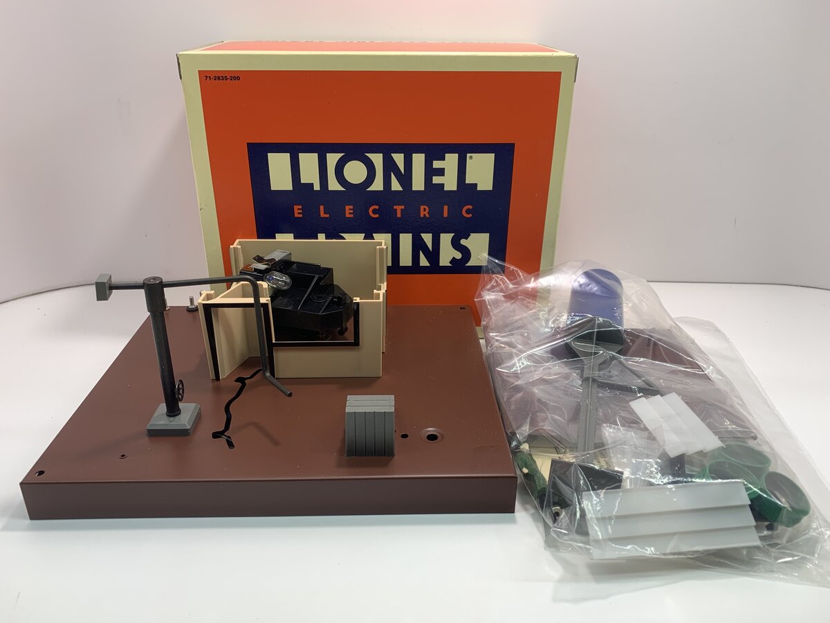 Lionel 6-12835 O Illuminated Operating Diesel Fueling Station LN/Box