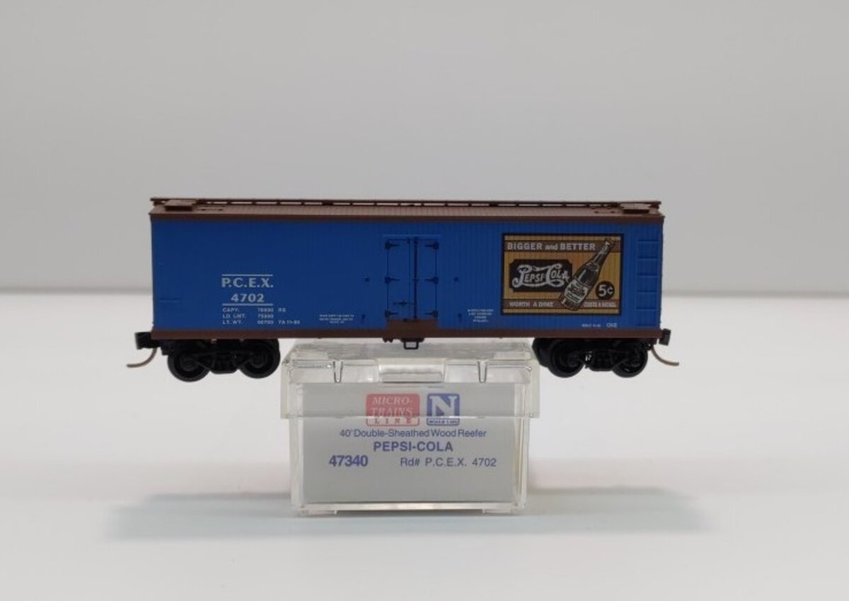 Micro-Trains 04700340 N Scale Pepsi Cola 40' Double Sheathed Reefer #4702 LN/Box