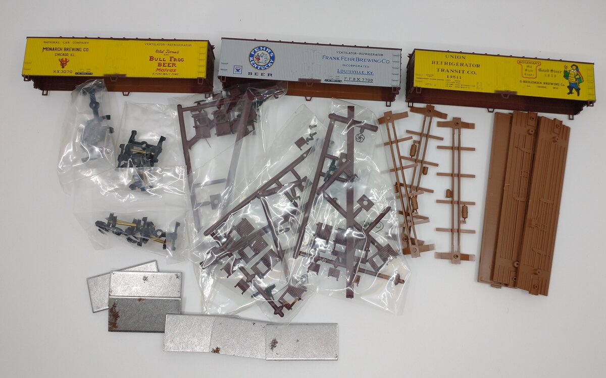 Walthers 932-9076 HO 40' Beer Reefer Cars Kit (Pack of 3)