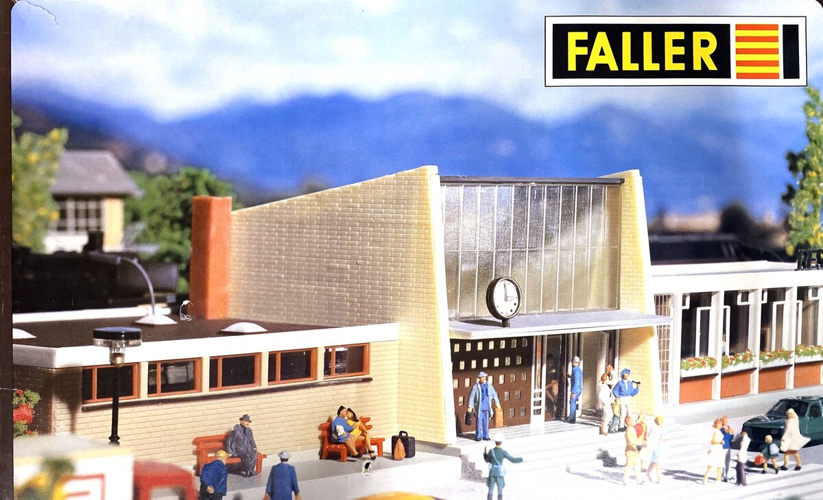 Faller B-111 Railway Station Neustadt w/Restaurant - New - in Original