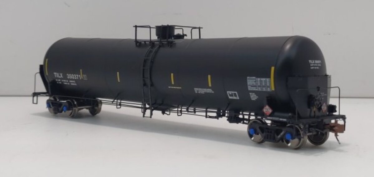 Scale Trains SXT30052 HO TILX Trinity Rail 31,000 Crude Oil Tank Car #350371