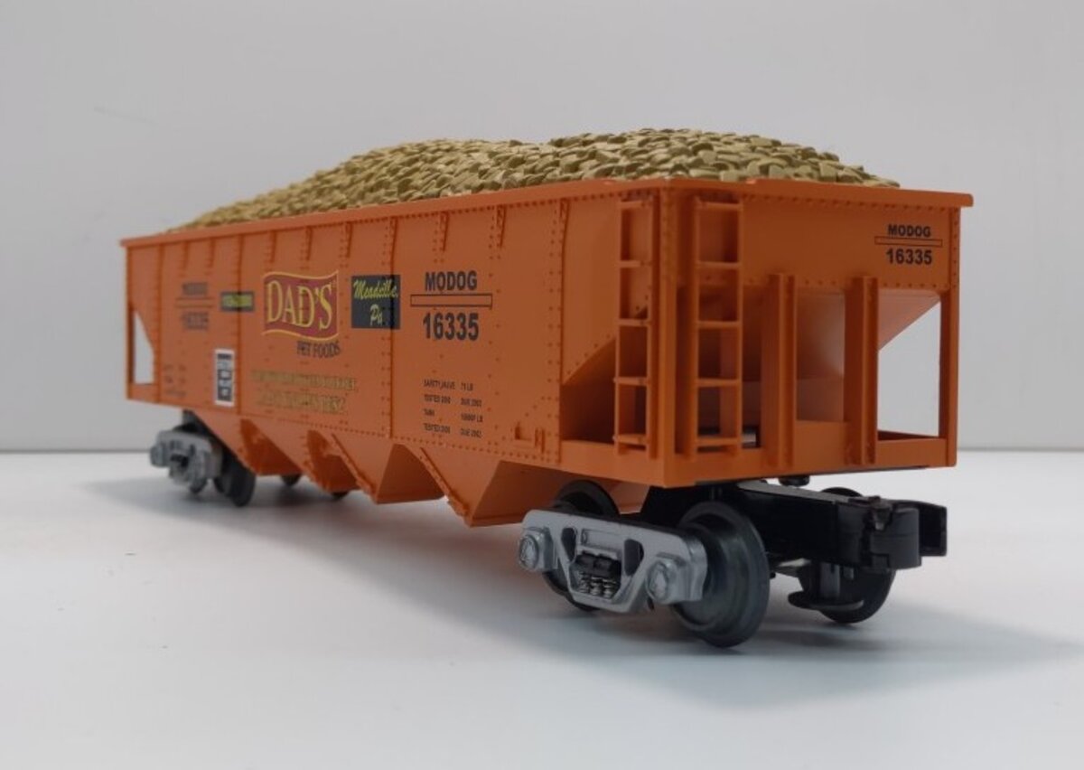 MTH 30-7539 O Gauge Dad's Pet Foods 4-Bay Hopper with Load LN/Box