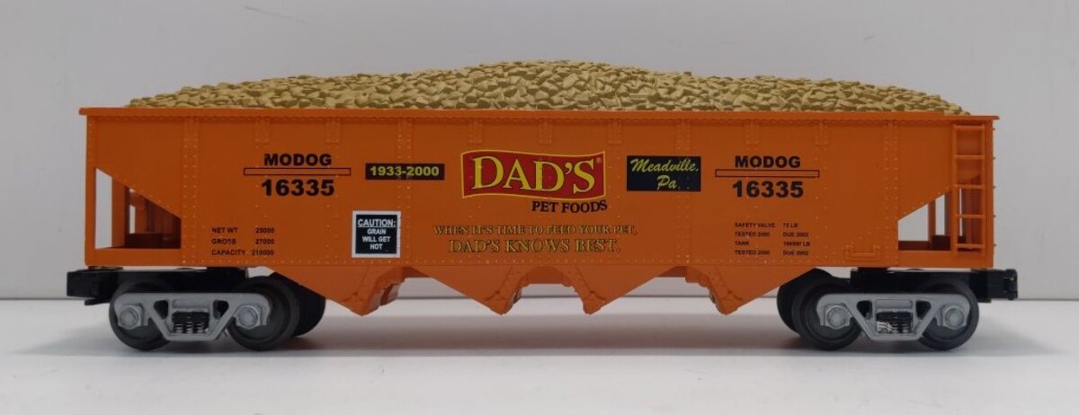 MTH 30-7539 O Gauge Dad's Pet Foods 4-Bay Hopper with Load LN/Box