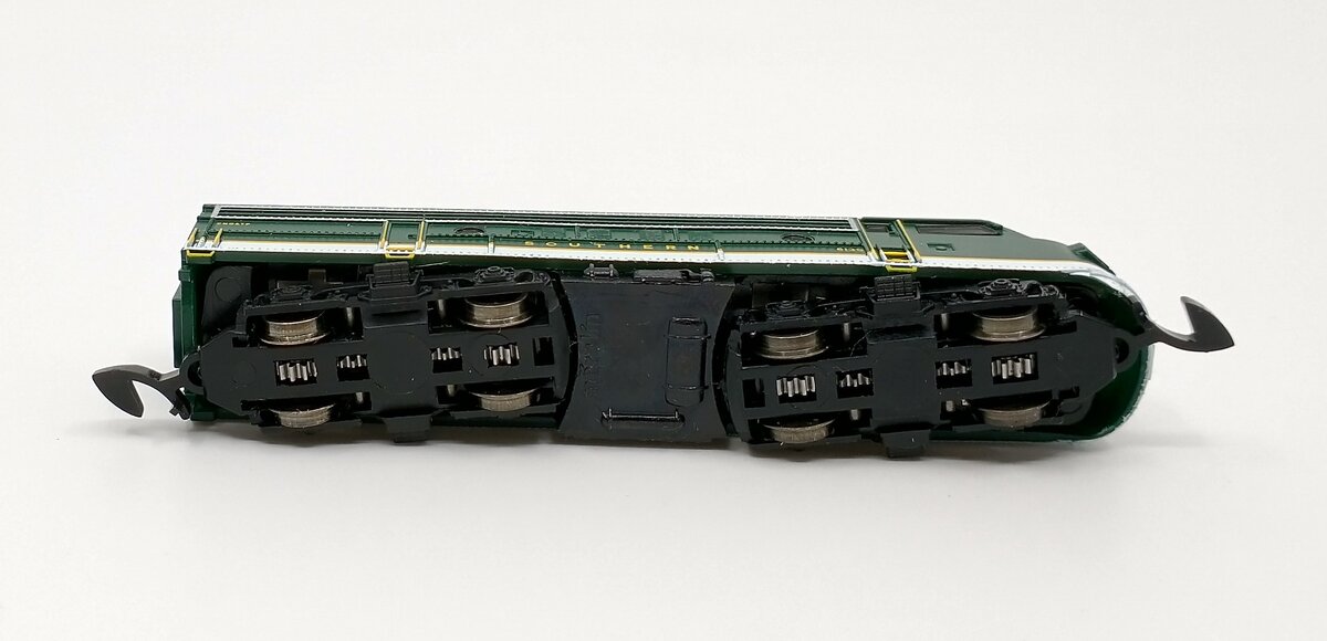 Marklin 81835 Z Southern EMD F7 Diesel Locomotive #6135 EX