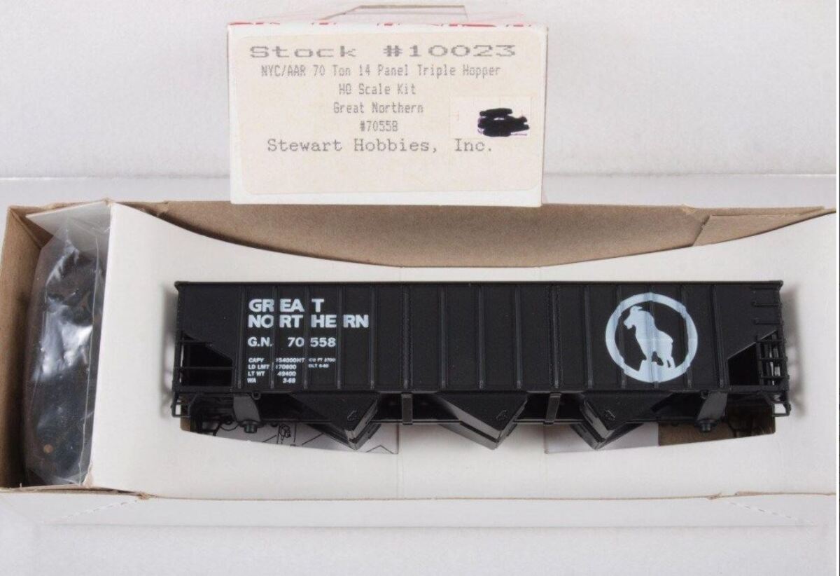 Stewart 10023 NYC/AAR Great Northern 70 Ton 14 Panel Hopper #70558