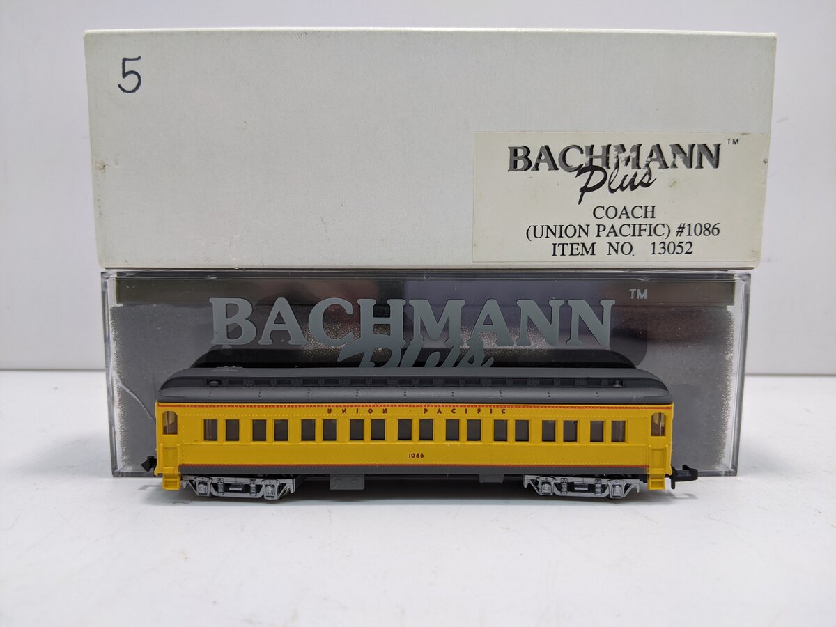 Bachmann 13052 N Scale Union Pacific Coach Passenger Car #1086 LN/Box