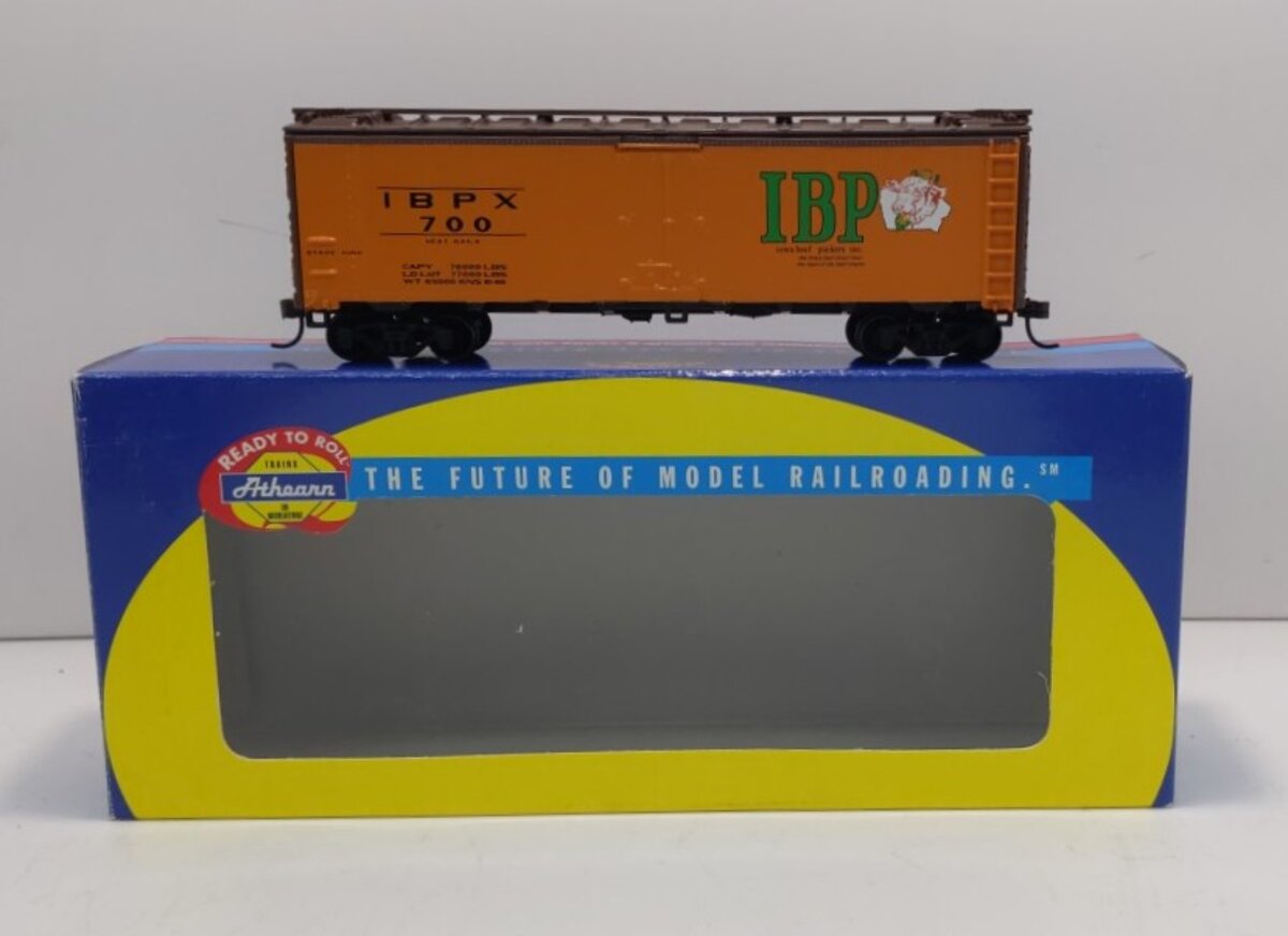 Athearn 7122 HO Scale  Iowa Beef Packers Inc. 40' Steel Reefer # 700 Kit