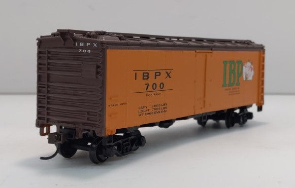 Athearn 7122 HO Scale  Iowa Beef Packers Inc. 40' Steel Reefer # 700 Kit