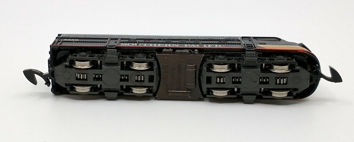 Marklin 8861 Z Scale Southern Pacific EMD F7 Diesel Locomotive #6329 LN/Box
