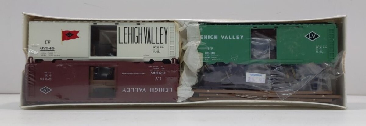 Walthers 932-9088 HO Lehigh Valley PS-1 Box Car Limited Edition Kit (Pack of 3)