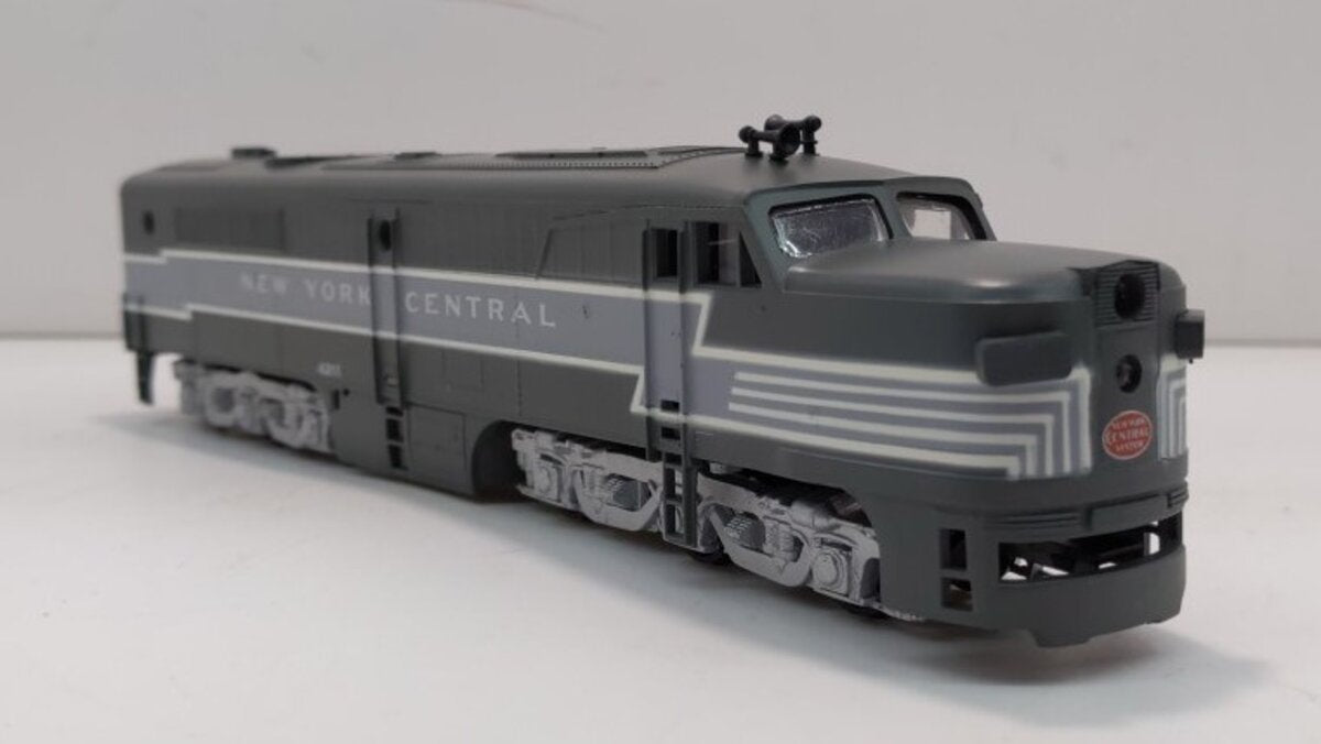 Athearn 3303 HO Scale NYC PA-1 Powered Diesel Locomotive #4211 LN/Box
