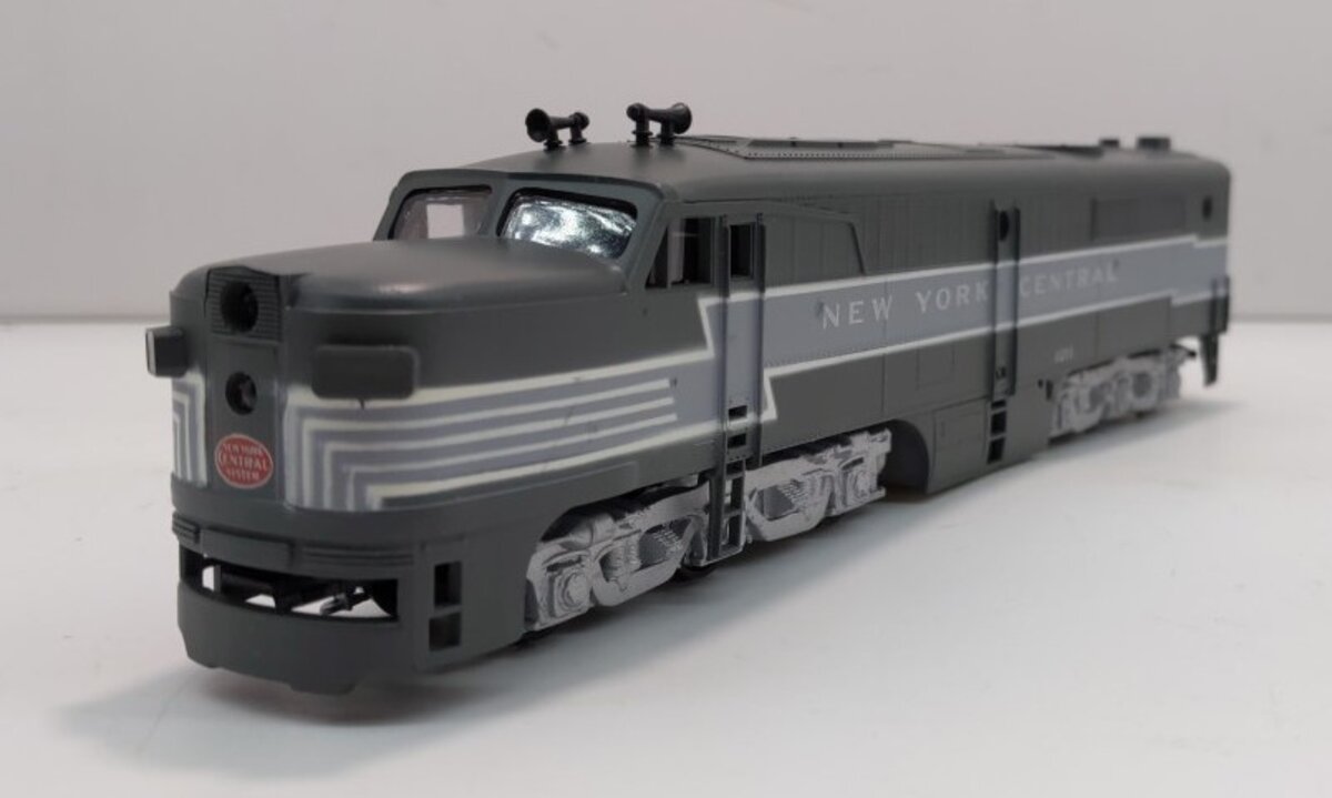 Athearn 3303 HO Scale NYC PA-1 Powered Diesel Locomotive #4211 LN/Box