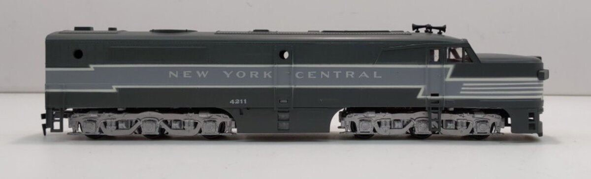 Athearn 3303 HO Scale NYC PA-1 Powered Diesel Locomotive #4211 LN/Box