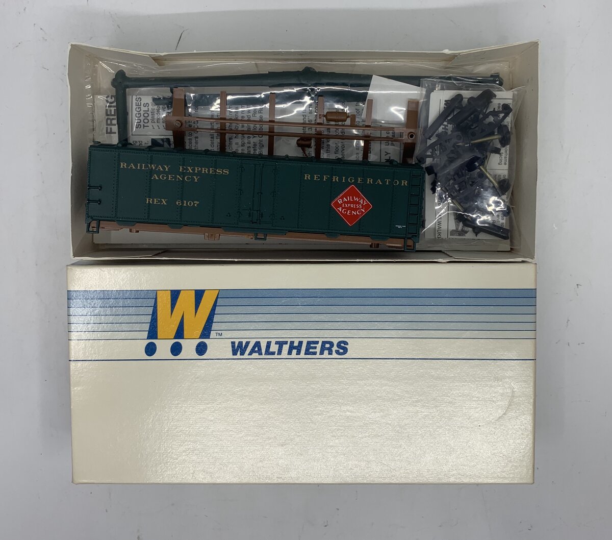 Walthers 932-2505 HO REA 40' Steel Reefer with Dreadnaught Ends Kit