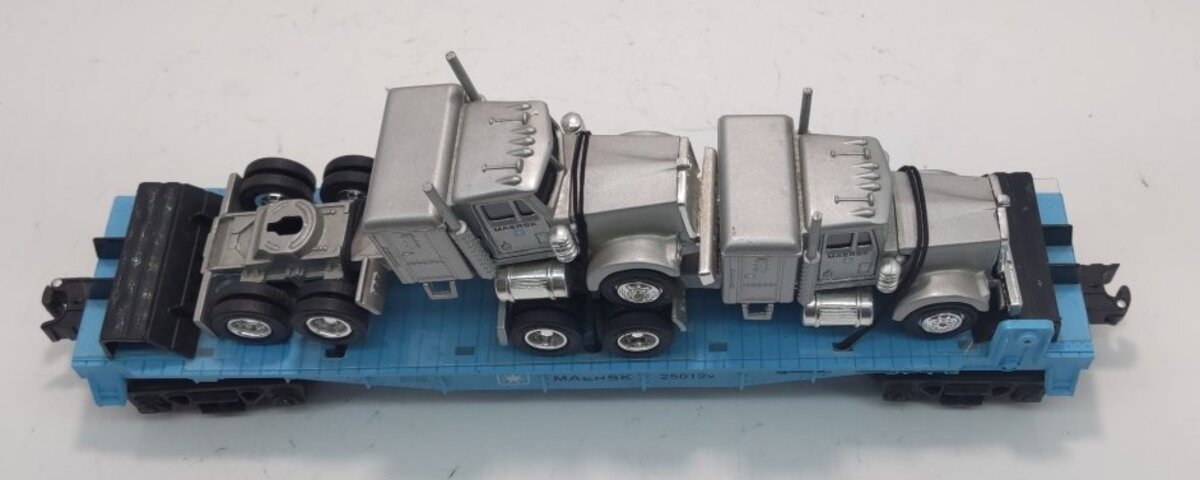 Lionel 6-36091 O Gauge Maersk Flat Car #250129 w/ 2 Die-Cast Tractors LN/Box