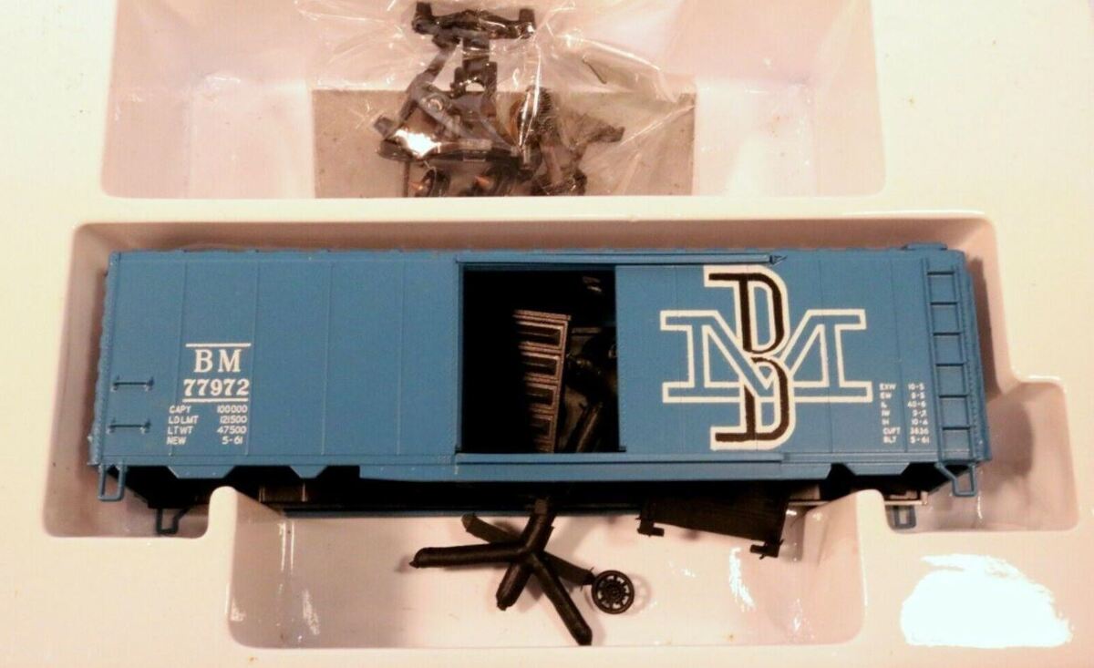 Con-Cor 0001-009413 HO Scale Boston & Maine PS-1 Boxcar Kit #77972