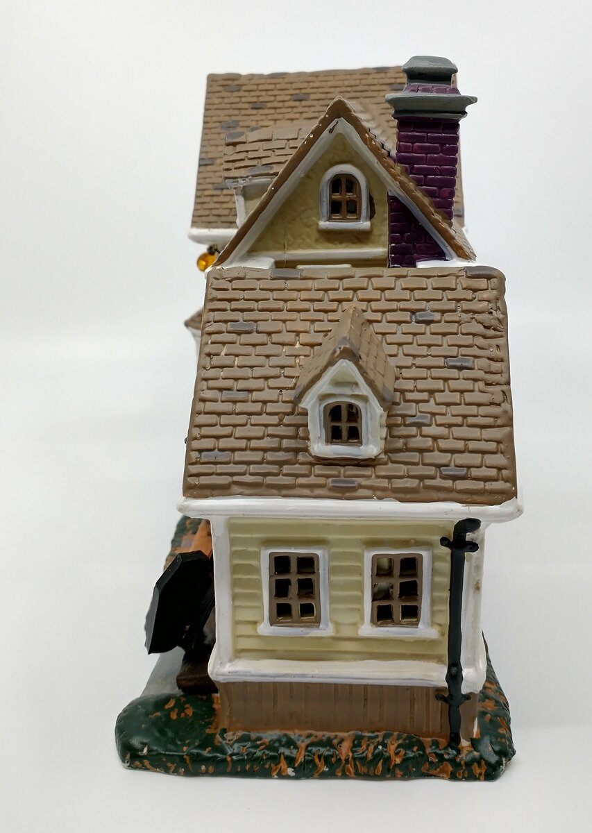 Lemax 35785A Spooky Town Spookiest House on the Block Porcelain Lighted House NIB