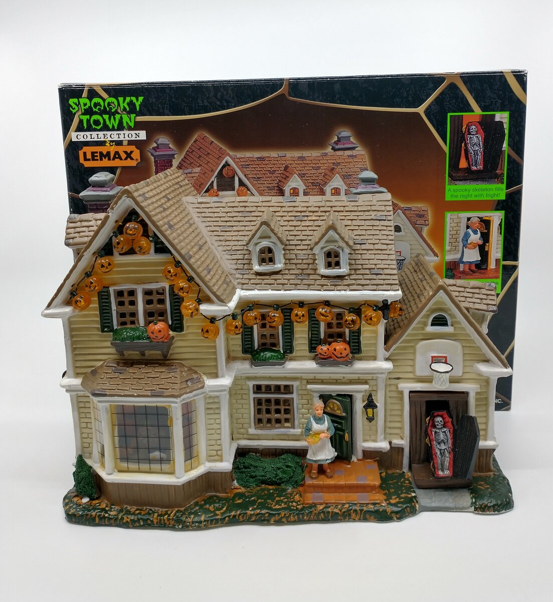 Lemax 35785A Spooky Town Spookiest House on the Block Porcelain Lighted House NIB