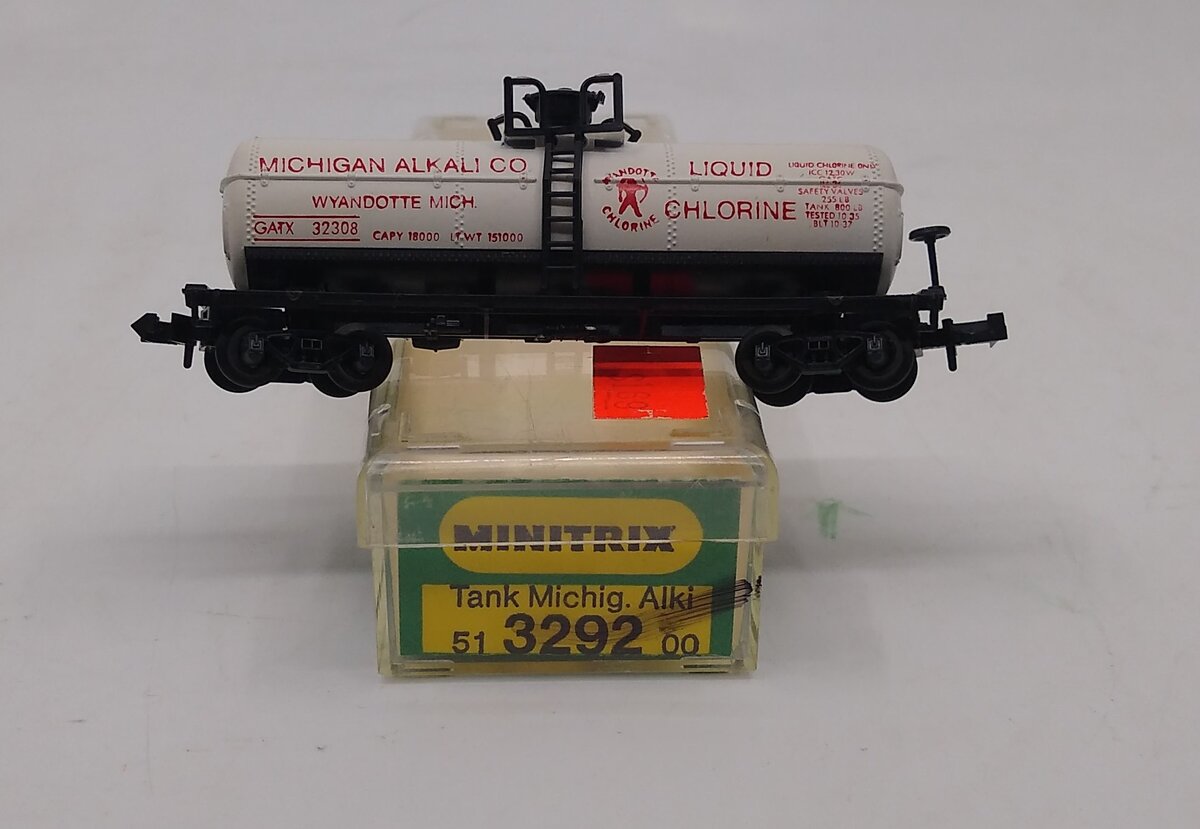 Minitrix 3292 Michigan Alkali Co. Tank Car LN/Box