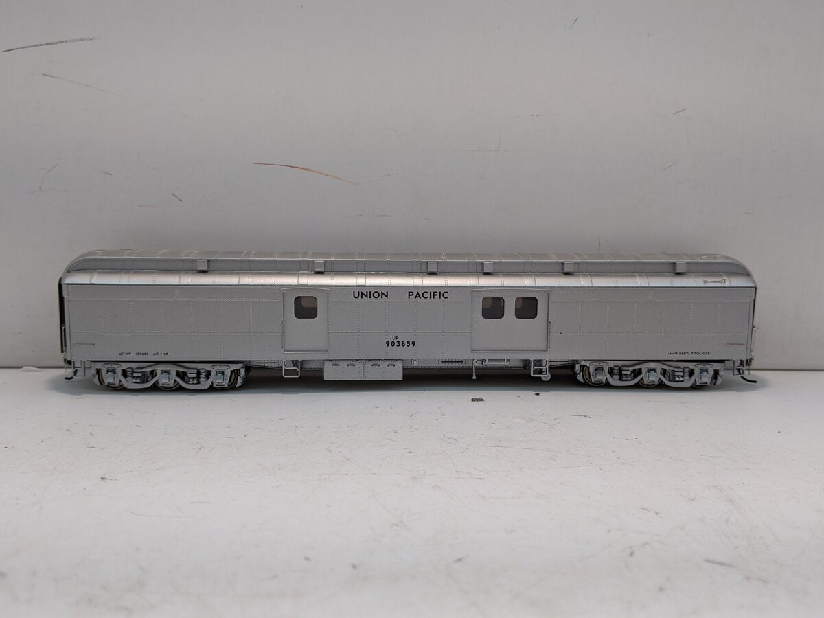 Walthers 932-10532 HO Union Pacific MOW Heavyweight Baggage Car #903659