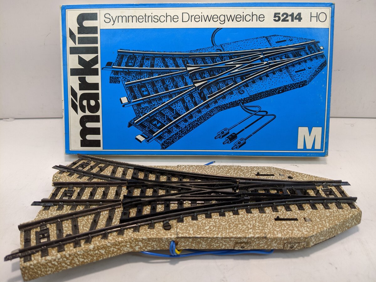 Marklin 5214 HO Remote Symmetrical 3-Way Switch Turnout