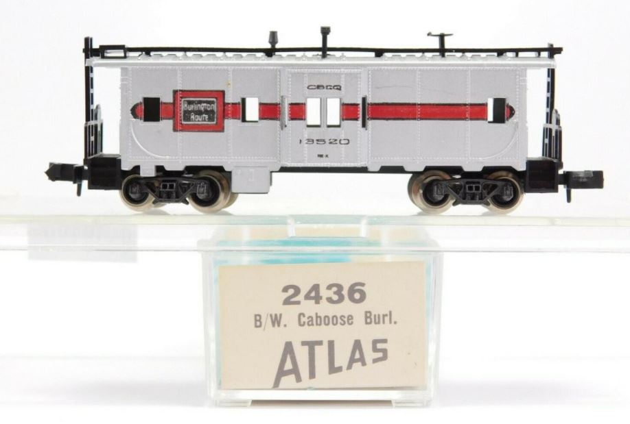 Atlas 2436 N Scale CB&Q Burlington Route Bay Window Caboose #13520 NIB