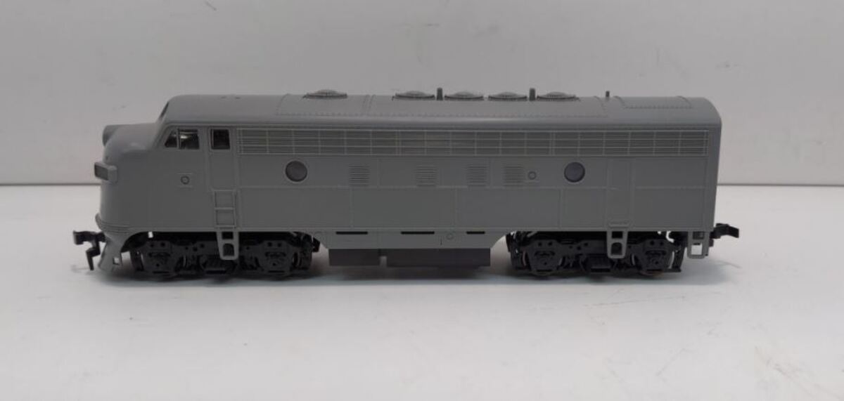 Stewart 9100 HO Undecorated F7A Phase 1 Late Non-Powered Diesel Locomotive LN