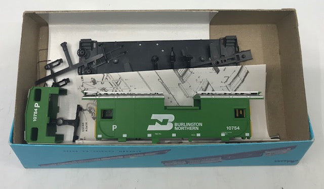 Athearn 5361 HO Scale Burlington Northern WV Caboose # 10754 Kit