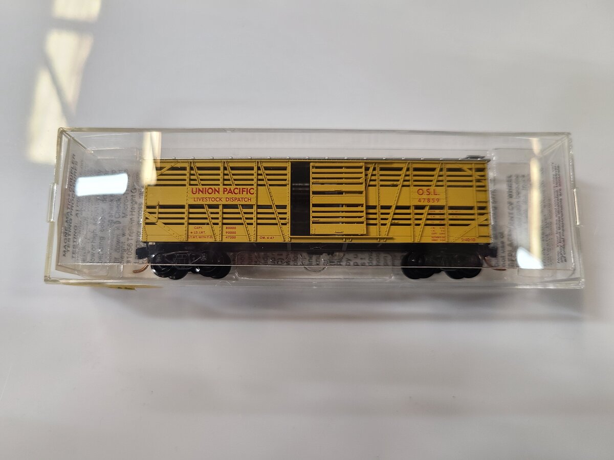 Micro-Trains 03500010 N Union Pacific 40' Dispatch Stock Car #47859