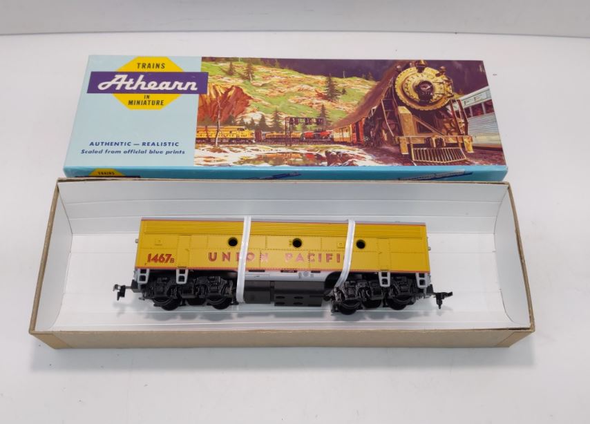 Athearn 3014 HO Union Pacific F7B Dummy Non-Powered Diesel Locomotive #1467B