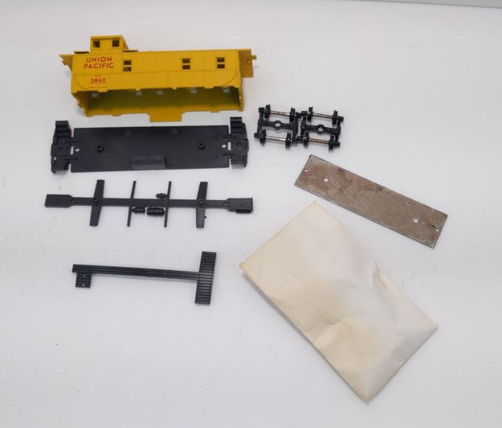 Athearn 1252 HO Scale Union Pacific Blue Box Caboose Kit