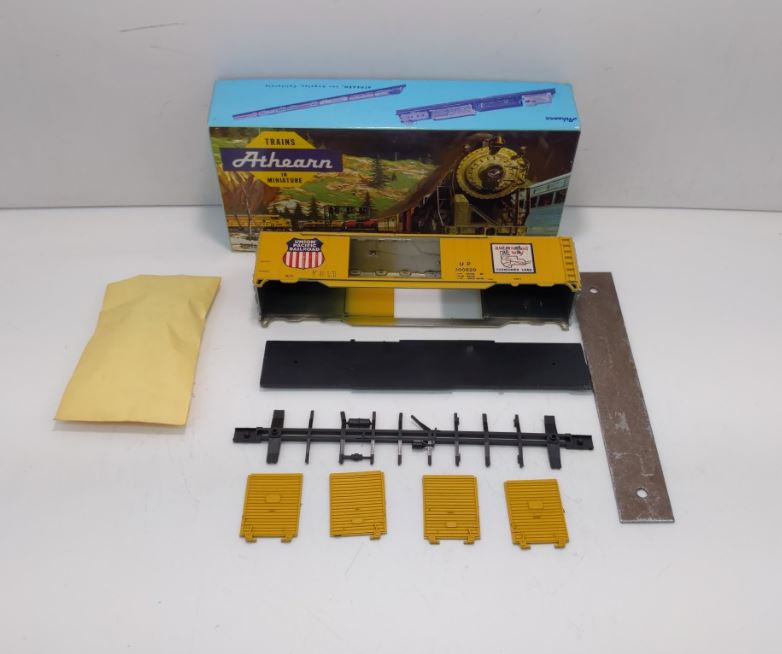 Athearn 1319 Union Pacific 50' Double Door Box Car #300620