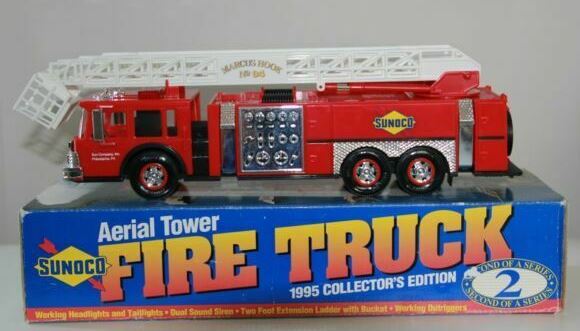 Sunoco 1995 1:35 Marcus Hook Aerial Tower Toy Fire Truck Collectors Edition