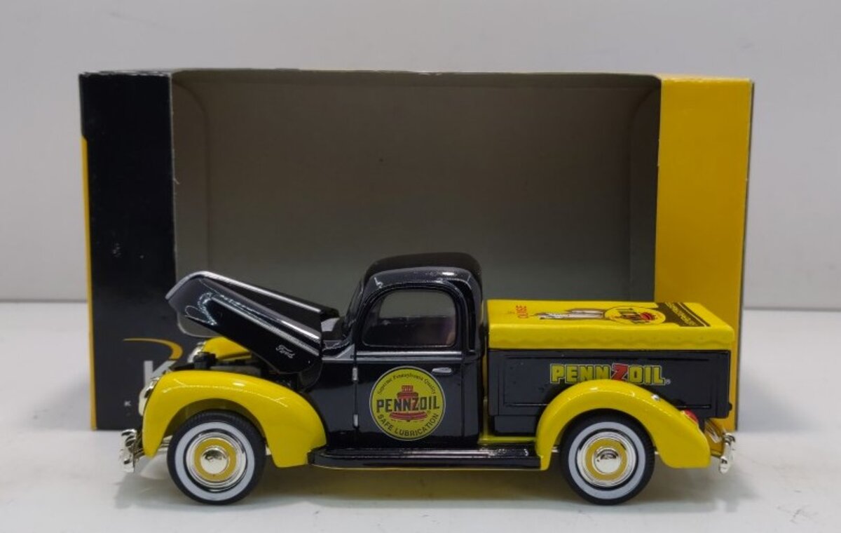K-Line K-94578A 1:32 Scale Kruisers Black/Yellow Pennzoil Work Truck