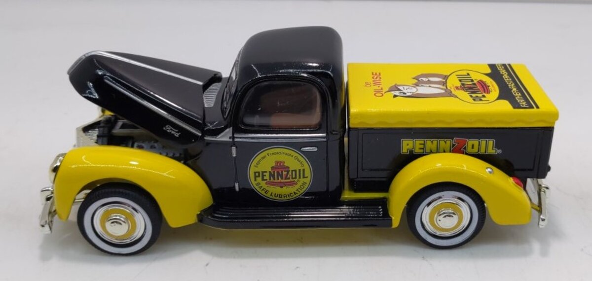 K-Line K-94578A 1:32 Scale Kruisers Black/Yellow Pennzoil Work Truck
