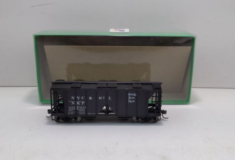 Bowser 55631 NYC & St.L NKP 70 Ton 2 Bay Covered Hopper Kit