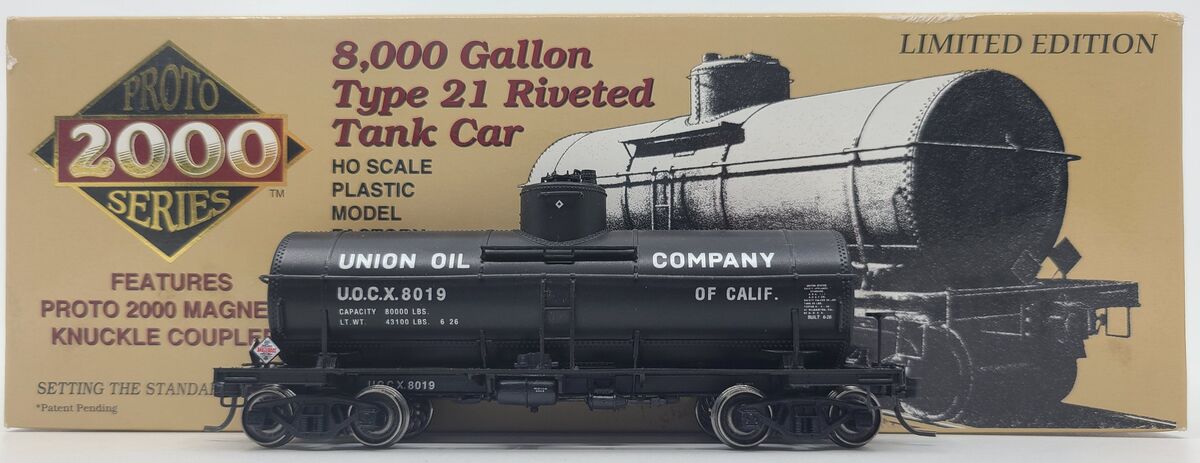 Proto 2000 8019 HO Scale Union Oil Company 8,000 Gallon Type 21 Riveted Tank Car LN/Box